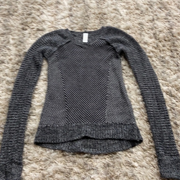 Ivivva Girls Sweater with key hole for thumb sz 10 - Picture 1 of 3